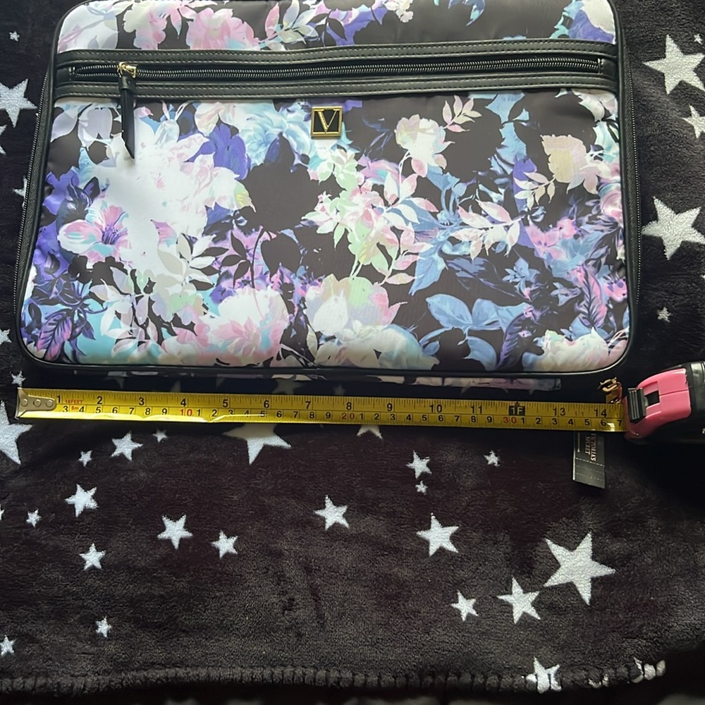 Victoria’s Secret laptop cover - Picture 4 of 5